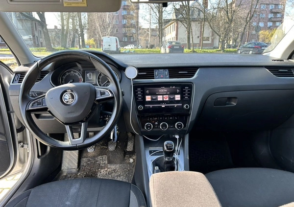 Skoda Octavia cena 52000 przebieg: 154000, rok produkcji 2017 z Czeladź małe 106
